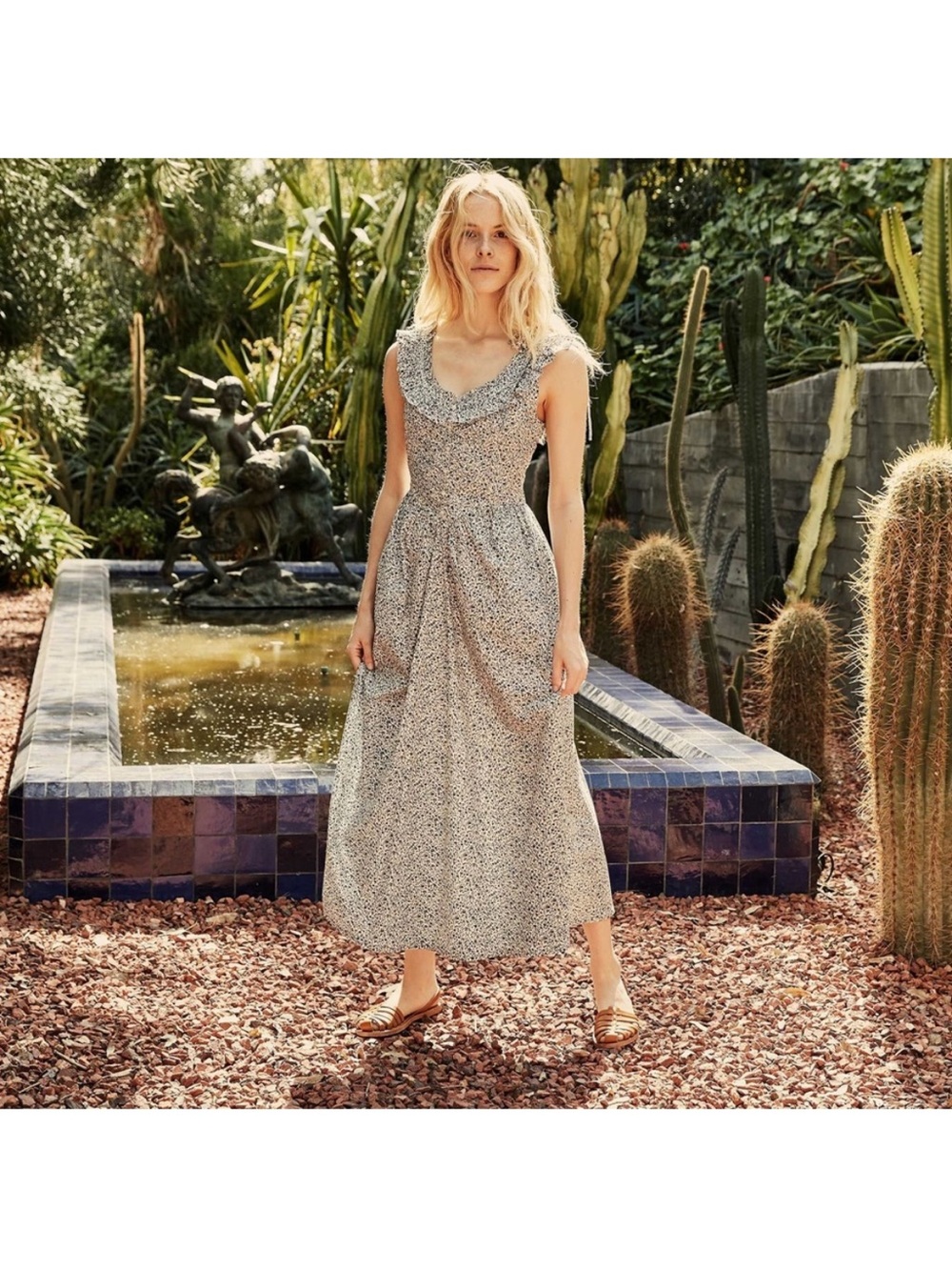 Doen Mandarin Maxi Dress in Brown Champignon Mushroom Floral Medium Taylor Swift